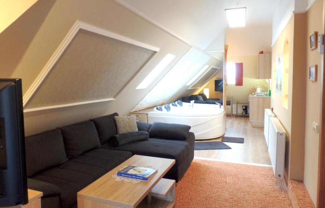 Apartman Siesta Buek - Buekfuerdo Zewnętrze zdjęcie