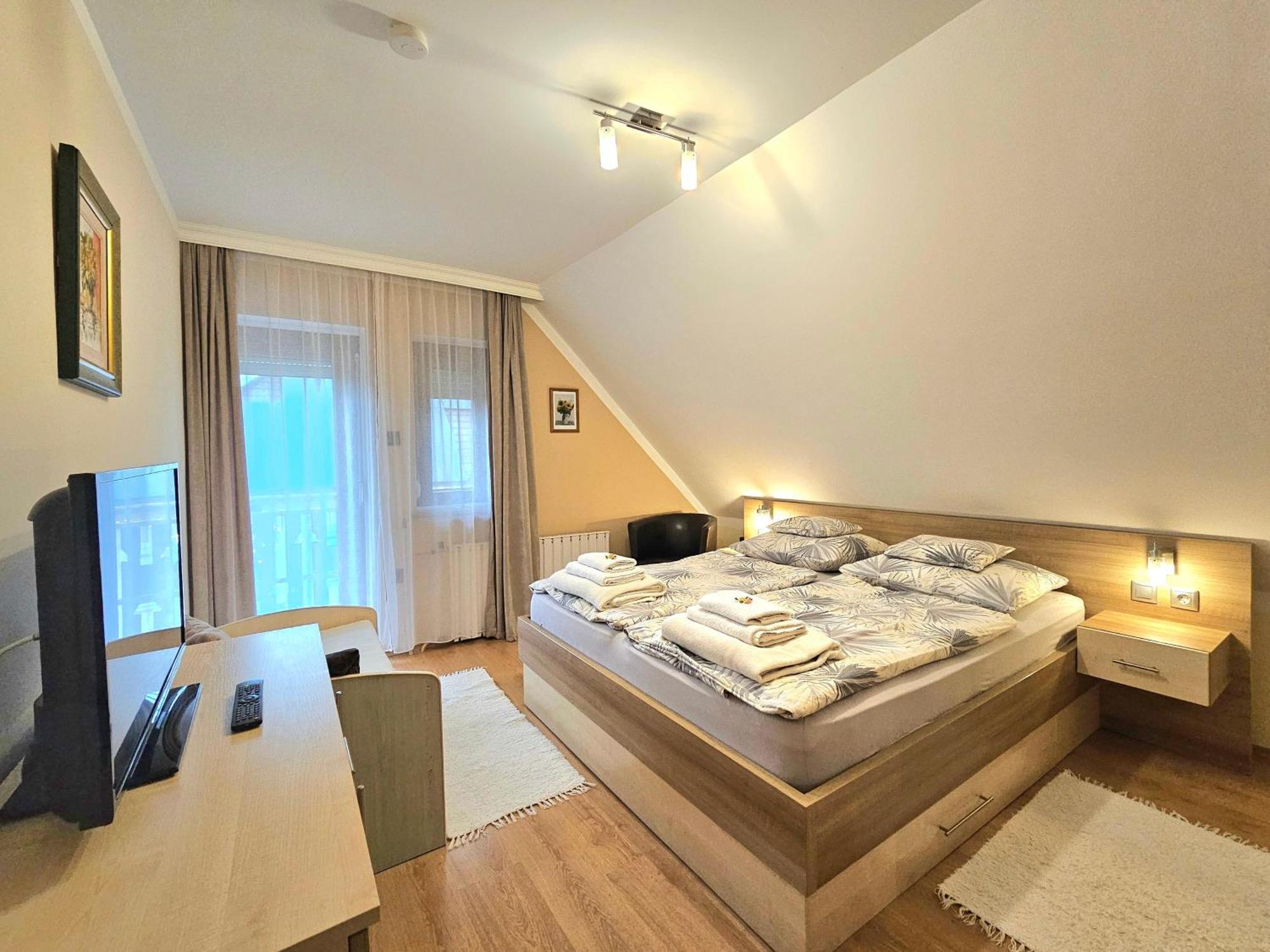Apartman Siesta Buek - Buekfuerdo Zewnętrze zdjęcie